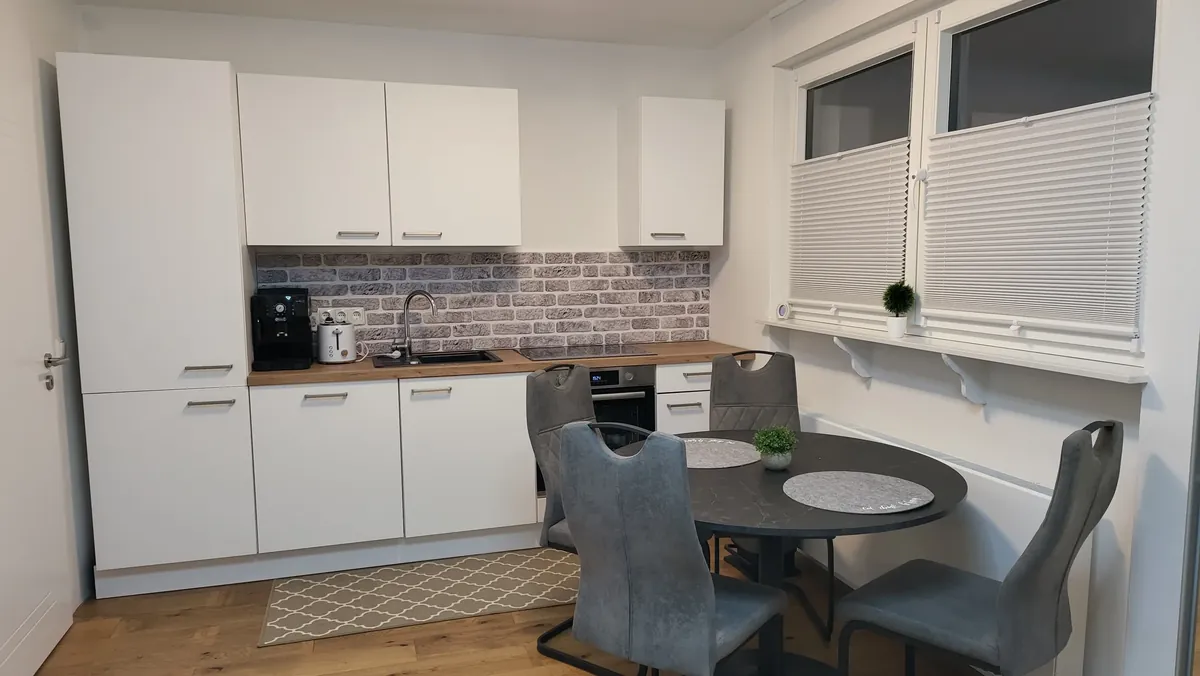 Küche mit Essplatz – Deluxe Apartment mit Garten, Quiet Apartments Bergisch Gladbach-Refrath