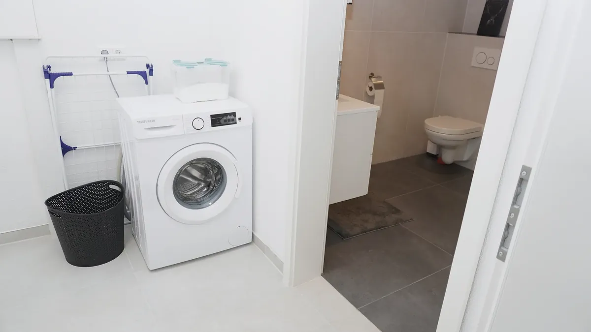 Waschmaschine und Bad – Premium Apartment Hanggeschoss, Quiet House Pure Leverkusen
