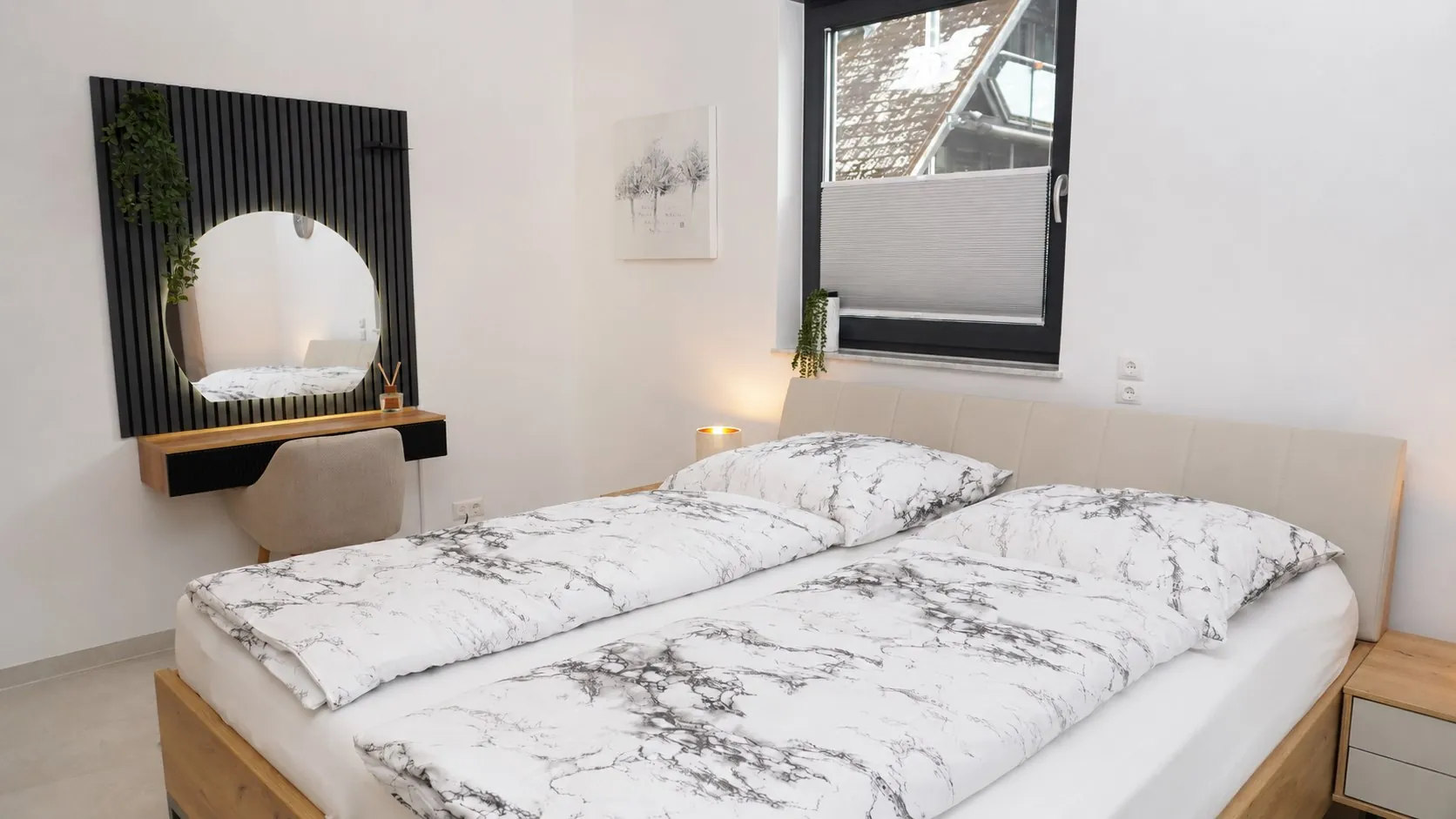 Schlafzimmer mit Doppelbett – Premium Apartment Erdgeschoss, Quiet House Pure Leverkusen